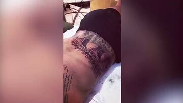 Jesé enseña cómo se hizo su nuevo tattoo en la espalda