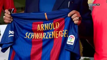 'Arnie' meets Barça stars