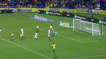 ¿Pudo hacer más Varane en el primer gol de Las Palmas?