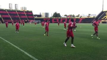 Medellín se prepara en Brasil y apunta a Santa Cruz por el pase a cuartos