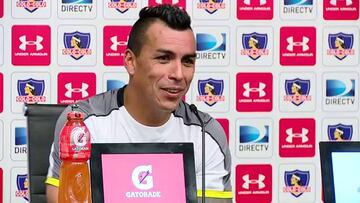 Chamanes y brujas, las bromas de Paredes en la conferencia