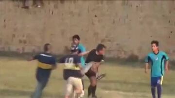 Brutal paliza a un árbitro en Argentina por pitar un penalti