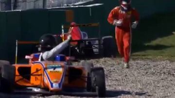 Un piloto Fórmula 4 huye para evitar pelea tras accidente
