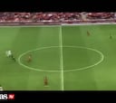 Galatasaray keeper makes Eto'o look silly on the halfway line
