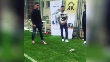 Falcao se divierte practicando un nuevo juego
