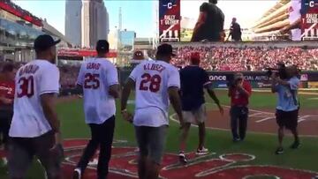 LeBron metió miedo a los Red Sox alentando a la grada local