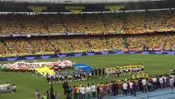 Todos unidos: Así se sintió el himno en el Metropolitano
