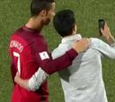 Cristiano hace feliz a un fan con un divertido selfie