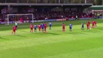Este fue el penal que atajó Vigouroux en Swindon Town