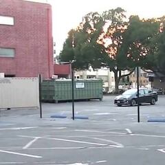 Nuevo pasatiempos: golpear a Trump con balones de fútbol