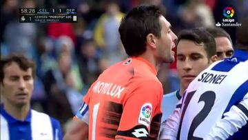 Iago Aspas celebró su doblete mirando a los fans del Depor