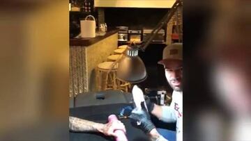 Sergio Ramos alucina con el tatuaje de un fan