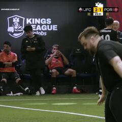 Ibai imita a Asensio lanzando un penalti