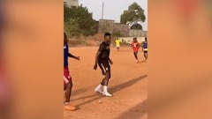 La pachanga de Onana en un campo de tierra de Camerún tras su polémica salida del Mundial