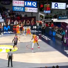 Markus Howard enloquece al pabellón con esta canasta a 15″ del final desde detrás del tablero