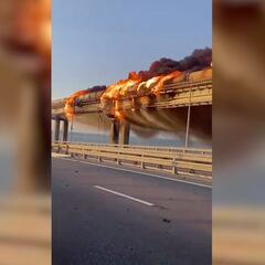 Una gran explosión daña el estratégico puente de Crimea