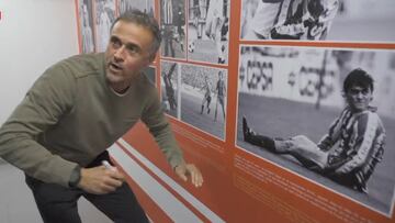 Luis Enrique visita el museo del Sporting y se encuentra un error: atentos a lo que hace porque es único