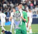 El sorprendente look de Courtois en su día 1 con Madrid hirviendo a 36º de máxima