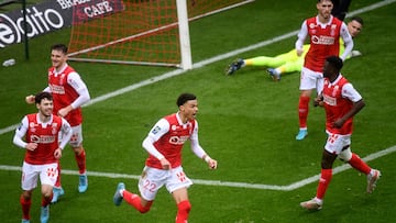 Así juega Hugo Ekitike: la perla francesa por la que el Madrid se ha metido en la puja