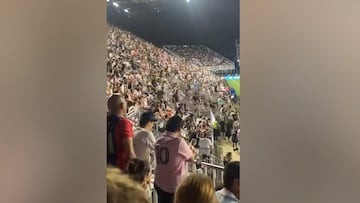 Messi se va, el partido sigue y en las gradas del estadio sucede esto: surrealista total