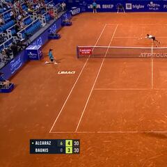 Es desesperante para sus rivales: la velocidad de Alcaraz para llegar absolutamente a todo como aquí