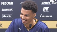 A Wenbanyama casi se le escapa dónde jugará en la NBA y la prensa se parte