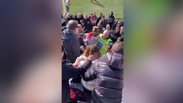 Osimhen, entre los ultras rivales… ¡para pedir perdón!