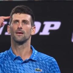 Djokovic celebra igualar a Nadal... ¡copiando a Alcaraz delante de toda la pista llena!