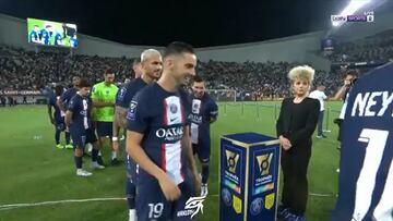 Atentos al momentazo de Neymar con las medallas: hasta Messi parti¨¦ndose de risa