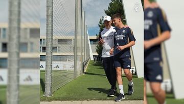 El momentazo de Ancelotti enseñando español a Güler: el turco no pudo esconder la risa