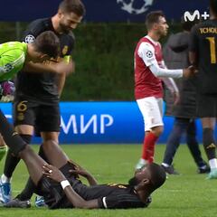 El gesto de Nacho con un Rüdiger tocado al acabar que habla muy bien del capitán blanco