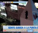 Un argentino se subió a la punta del Obelisco a 68m. del suelo: el vídeo que da pánico ver