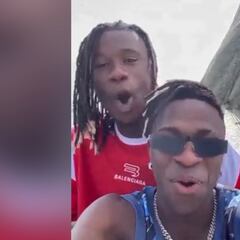 El vídeo viral de Vinicius con Camavinga en lo alto de una de las 7 maravillas del mundo