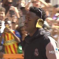 Gritos racistas a Vinicius ya antes de empezar el partido