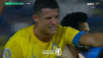 Cristiano tiene que salir en camilla y llorando tras una lesión: la imagen es desoladora