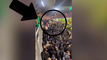 ¡°Legolas y Gimli en el abismo de Helm¡±: la escena viral de 2 fans del West Ham contra 100 ultras del AZ que fueron a pegarles