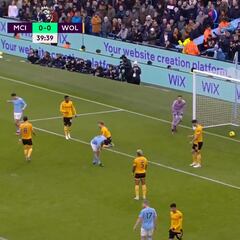 Por cosas así es el mejor 9 del mundo: alucinen con Haaland, defensor por los suelos incluido