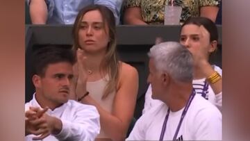 Las miradas entre Badosa y el padre de Tsitsipas en el box
