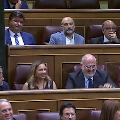 La secuencia es dantesca: un diputado de Junts se equivoca al votar en la investidura de Feijóo
