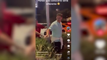 Las redes se contrarian con la actitud de Chicharito por este gesto con un niño