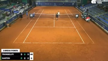 Le van a remontar el partido y en el ¨²ltimo juego decide hacer esto: lamentable
