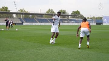 El ejercicio 1 vs 1 entre Tchouaméni y Camavinga: al madridismo se le cae la baba con Aurélien...