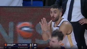 Tres abajo el Barcelona a falta de 4″ y pitan esta falta de tres tiros libres: el WiZink estalló
