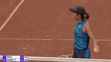 Le birlan un punto, borran la línea, le da un ataque de pánico y se retira: lo que hacen rival y público es lamentable