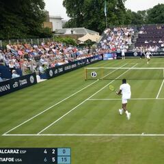 El mayor peligro de jugar en hierba, expuesto: Alcaraz lo sufrió en sus carnes