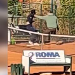 Escándalo mundial en el deporte: una tenista es agredida una y otra vez por su padre