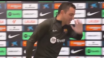 Lo ha soltado al final y la sala no ha podido aguantar la risa: la frase de Xavi al terminar la rueda