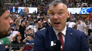 El incendio de Jasikevicius: los gestos hacia él de la grada en la entrevista
