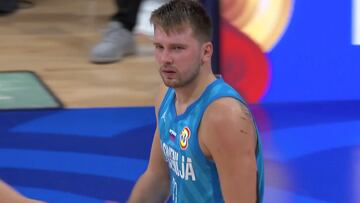 Vean la controvertida expulsión de Doncic con un gesto final al palco demoledor