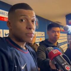 Mbappé pasa del Dibu Martínez